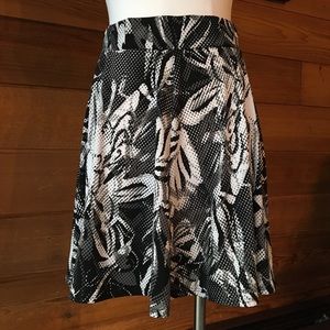 SUZY SHIER 🖤 Abstract Floral Full Skirt